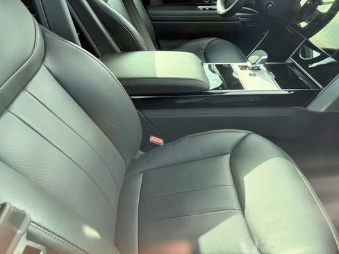Used 2025 Land Rover Range Rover SE AWD/4WD image 9