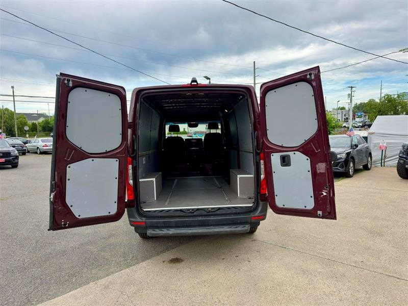 Used 2021 Mercedes-Benz Sprinter 1500 image 4