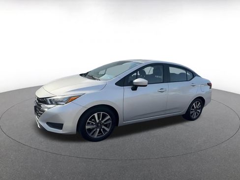 Used 2025 Nissan Versa SV FWD image 8