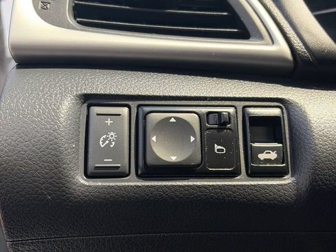 Used 2017 Nissan Sentra SV FWD image 17