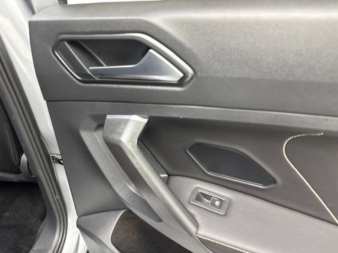 Used 2023 Volkswagen Tiguan SE w/ Panoramic Sunroof Package FWD image 46