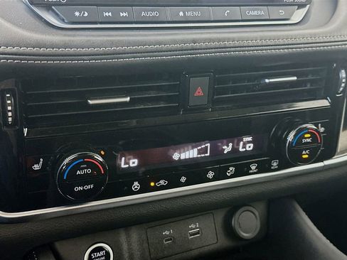 Used 2023 Nissan Rogue SL AWD/4WD image 18