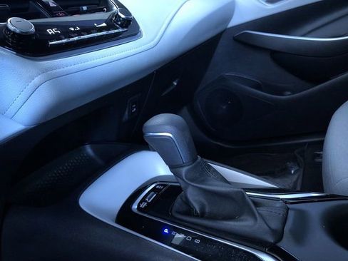 Certified 2025 Toyota Corolla SE image 29