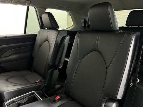 Used 2026 Toyota Grand Highlander XLE FWD image 23