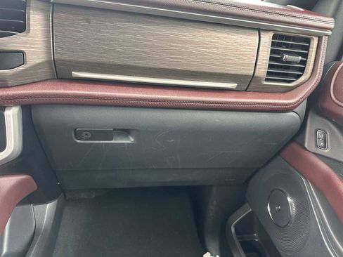 Used 2024 Ford Expedition Limited image 21