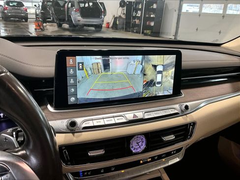Used 2019 Kia K900 Luxury image 19