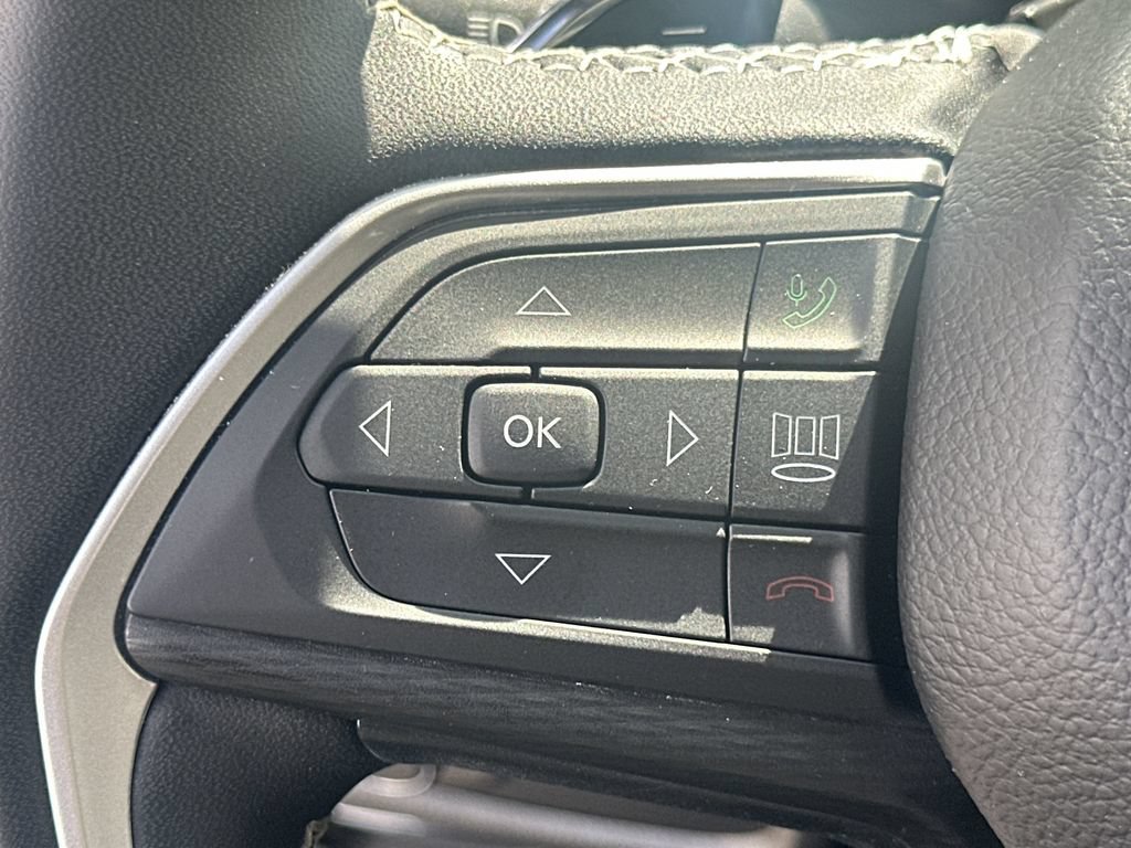 Used 2023 Jeep Grand Cherokee L Laredo w/ Luxury Tech Group I AWD/4WD image 25