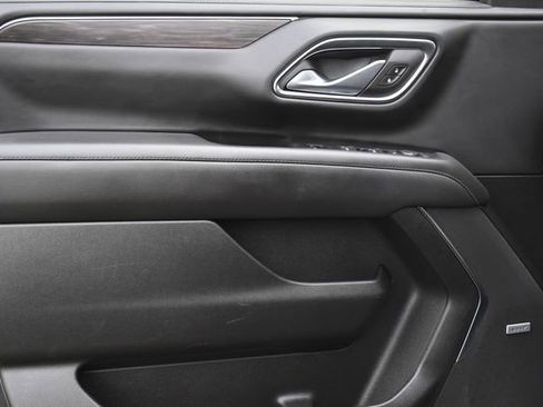 Used 2024 Chevrolet Suburban LT image 23