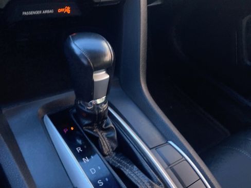 Used 2017 Honda Civic Touring image 8