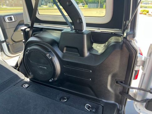 Used 2020 Jeep Wrangler Unlimited Sahara w/ Dual Top Group AWD/4WD image 17