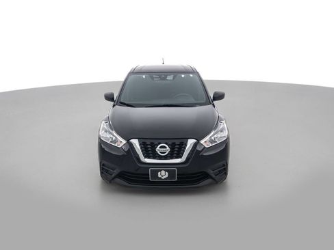 Used 2020 Nissan Kicks S image 2