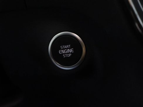 Used 2024 Volvo XC40 B5 Plus image 39