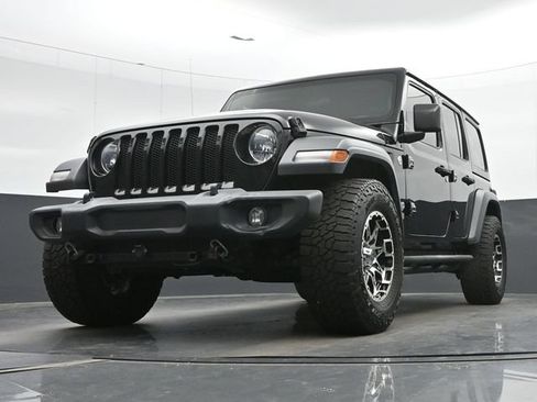 Used 2018 Jeep Wrangler Unlimited Sport S AWD/4WD image 34