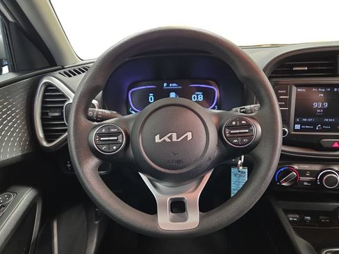 Used 2025 Kia Soul LX w/ LX Technology Package FWD image 12