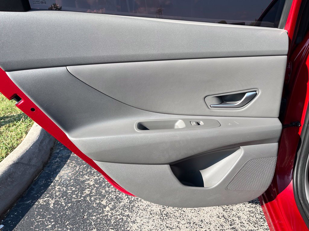 Used 2023 Hyundai Elantra SEL w/ Convenience Package FWD image 22