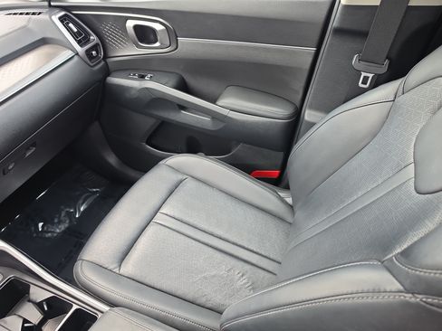 Certified 2023 Kia Sorento EX AWD/4WD image 16