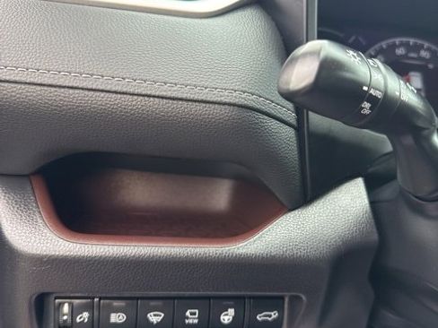 Used 2020 Toyota RAV4 Limited image 43