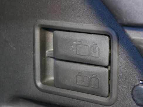 Used 2020 Chevrolet Equinox LT FWD image 17