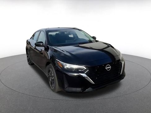 Used 2025 Nissan Sentra SV image 3