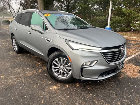 Used 2024 Buick Enclave Essence w/ Technology Package image 2