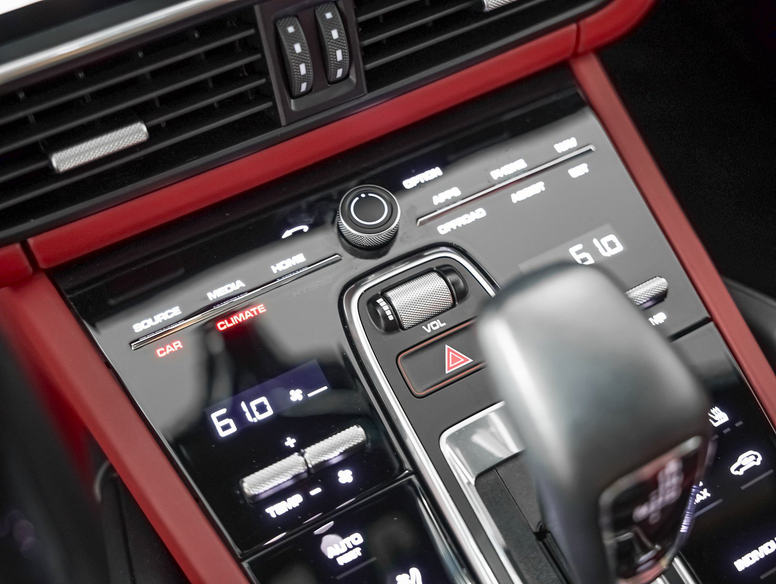 Certified 2023 Porsche Cayenne Coupe AWD/4WD image 25