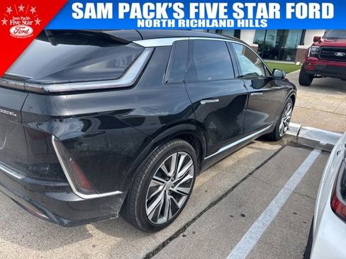 Used 2024 Cadillac Lyriq Luxury w/ LPO, Floor Liner Package AWD/4WD image 6