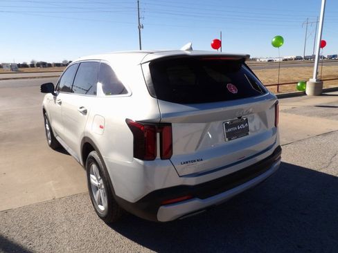 New 2026 Kia Sorento LX image 9