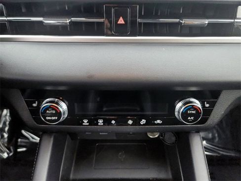 Used 2024 Mitsubishi Outlander SE image 25