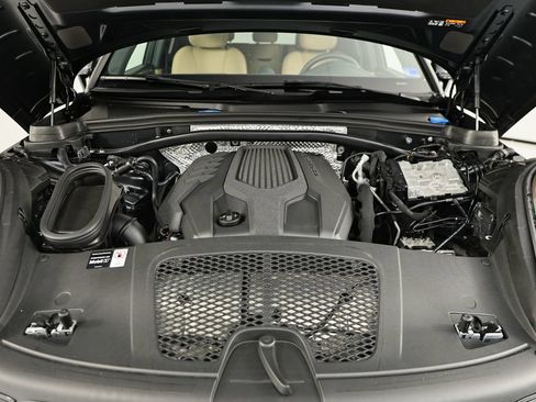 Certified 2026 Porsche Macan AWD/4WD image 33