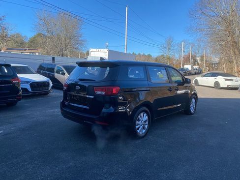 Used 2018 Kia Sedona L image 5