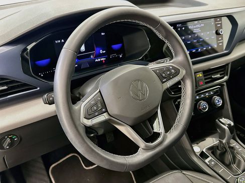 Used 2023 Volkswagen Taos SE w/ Panoramic Sunroof Package AWD/4WD image 18