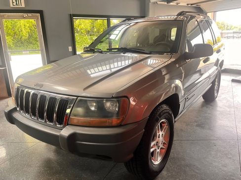 Used 2002 Jeep Grand Cherokee Laredo image 3