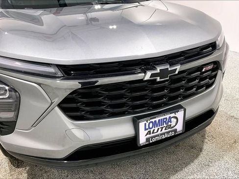 Used 2025 Chevrolet Trax RS w/ Sunroof Package image 35