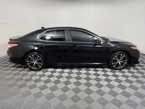 Used 2020 Toyota Camry SE w/ Convenience Package image 7