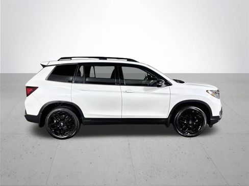 Used 2025 Honda Passport Black Edition image 5