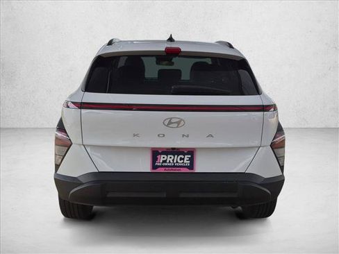 Used 2025 Hyundai Kona SEL FWD image 6