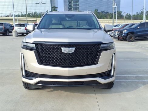 Used 2023 Cadillac Escalade Sport Platinum w/ LPO, ONYX Package image 4