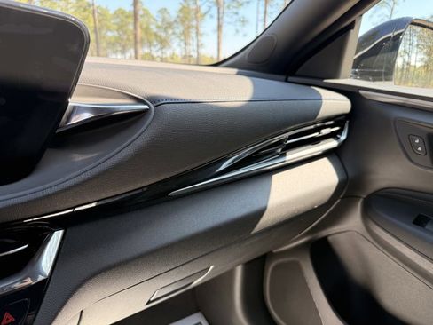 Used 2025 Buick Envista Sport Touring image 21