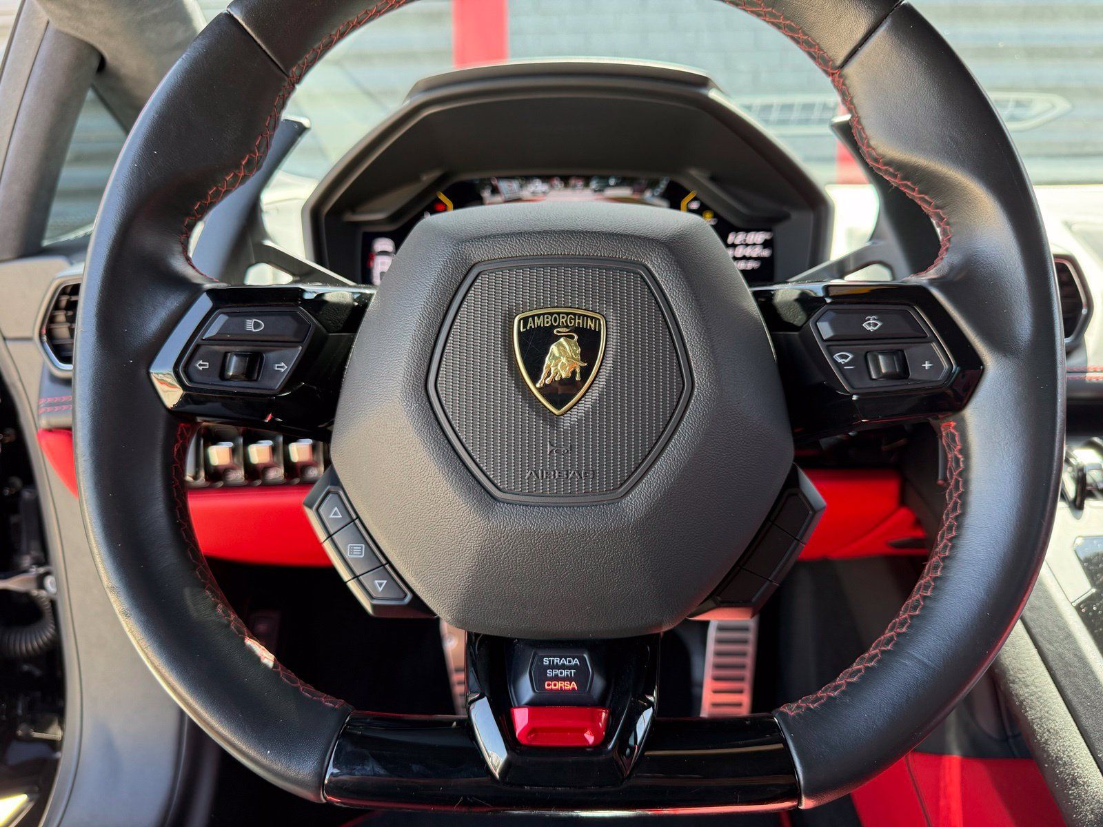 Used 2021 Lamborghini Huracan EVO RWD image 40