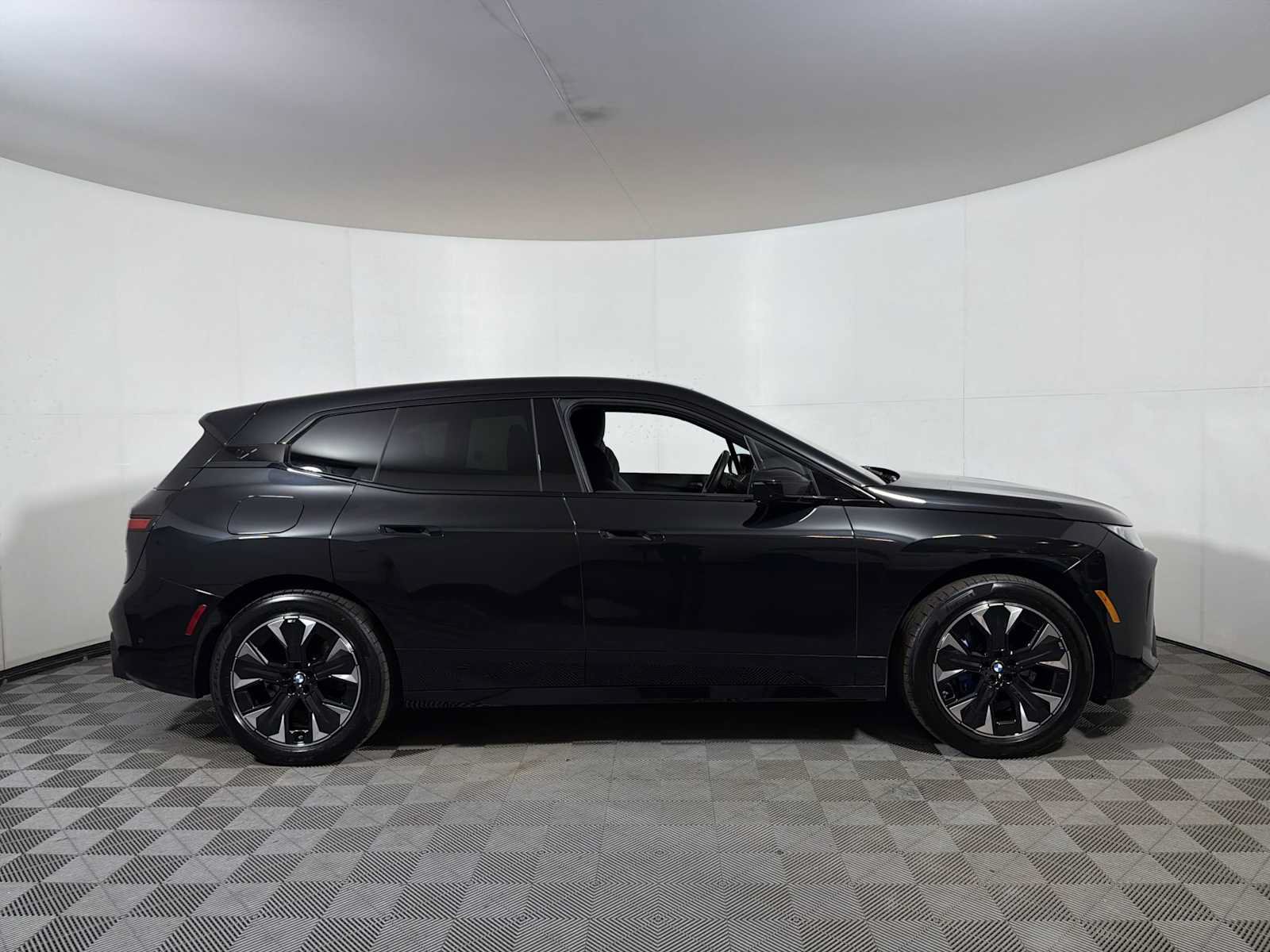 Used 2026 BMW iX xDrive60 w/ M Sport Package AWD/4WD image 7