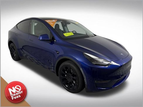 Used 2023 Tesla Model Y Long Range AWD/4WD image 1