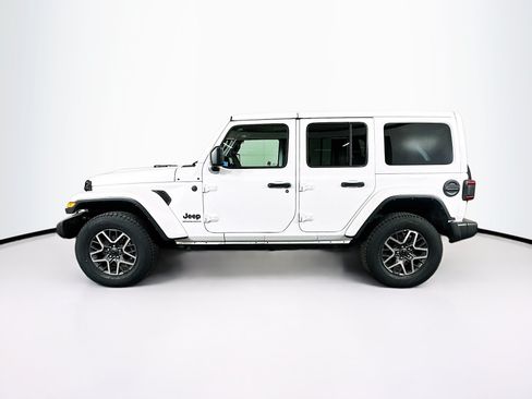 Used 2025 Jeep Wrangler Unlimited Sahara AWD/4WD image 4