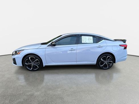 Used 2024 Nissan Altima 2.5 SR w/ SR Premium Package image 8