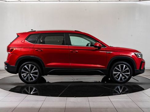 Used 2023 Volkswagen Taos SE w/ Panoramic Sunroof Package FWD image 11
