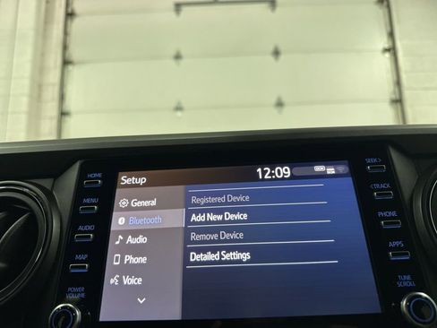 Used 2022 Toyota Tacoma TRD Off-Road w/ Technology Package AWD/4WD image 30