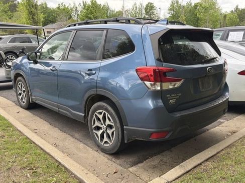 Used 2022 Subaru Forester Premium image 4