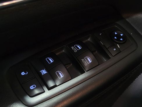 Used 2019 Jeep Grand Cherokee Limited image 27