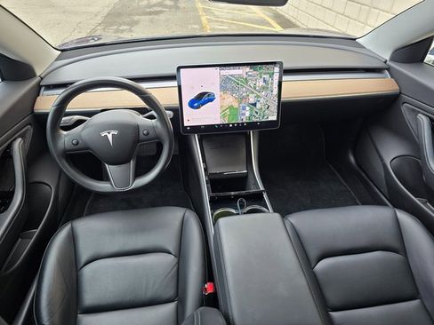 Used 2018 Tesla Model 3 Long Range image 2