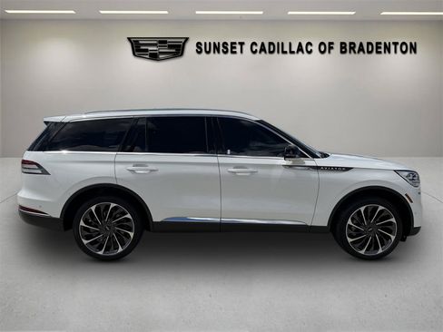 Used 2022 Lincoln Aviator Reserve w/ Equipment Group 201A AWD/4WD image 2