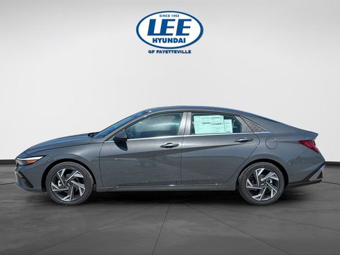 New 2026 Hyundai Elantra Limited FWD image 8